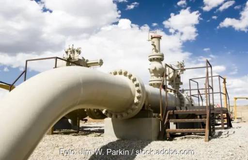 Im Bild eine Pipeline als Symbol für die Machbarkeit einer Wasserstoffpipeline von der Golfregion nach Europa.