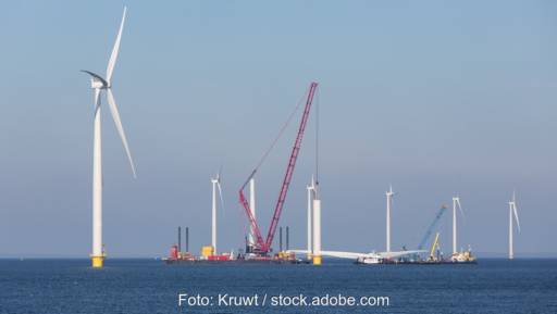 Die Bundesnetzagentur hat vier nicht zentral voruntersuchte Flächen in der Nord- und Ostsee mit einer Gesamtleistung von 7.000 MW zur Ausschreibung gestellt, damit soll das Offshore-Ausbauziel von 30 GW bis 2030 näher rücken.
