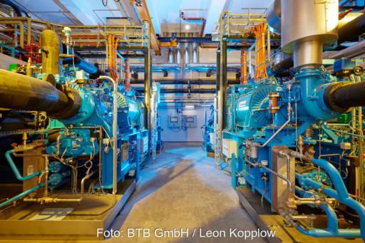 Technikgebäude einer Großwärmepumpe (Innenansicht).