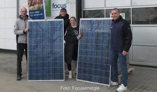 Focusenergie, ein deutschlandweit tätiges Unternehmen aus Freiburg, das Energieanlagen wie Photovoltaik, Wärmepumpen und Elektromobilität plant und ausführt, spendet Fesa e.V. gebrauchte PV-Module zur weiteren Verwendung.