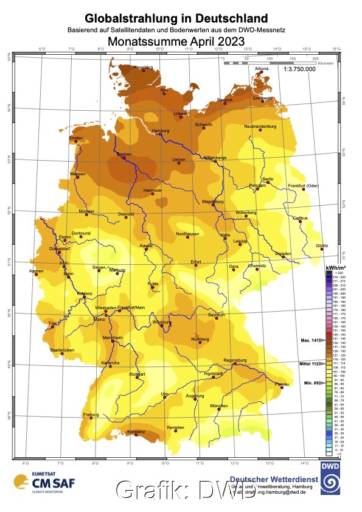 Landkarte von Deutschland, im Norden orange-rot, im Süden gelb - Sonneneinstrahlung im April 2023